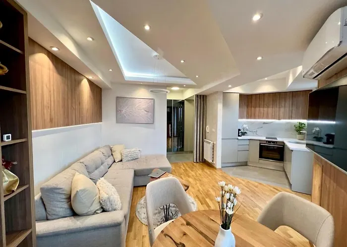 Maria's Elite Luxury Apartment